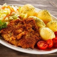 Kotlet schabowy panierowany z dodatkami